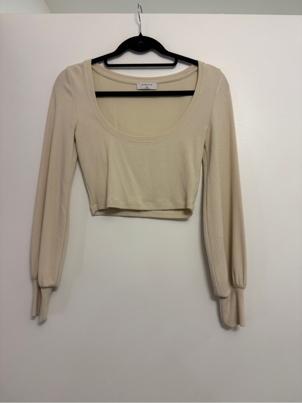 Aritzia Babaton Beige Scoop Neck Cropped Long Sleeve Top